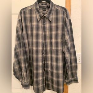 Men’s XL long sleeve button up dress shirt plaid
